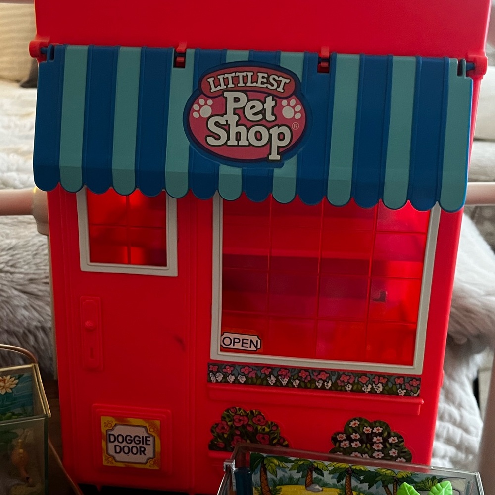 Lot of 1990’s Vintage Hasbro Littlest Pet Shop Collection - used